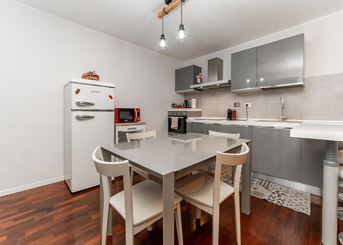 Elegant Penthouse - Metro Conca D'oro & Terrace Apartament *